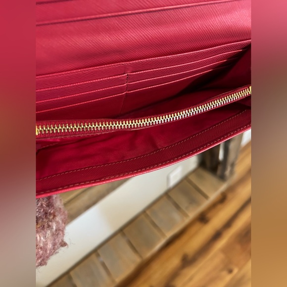 Prada long wallet in peony pink quilted leather. - Picture 12 of 16